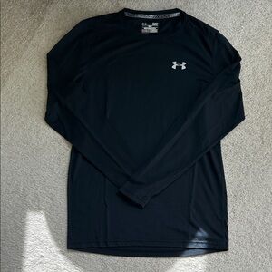 Men’s size S Under Armour long sleeve shirt.